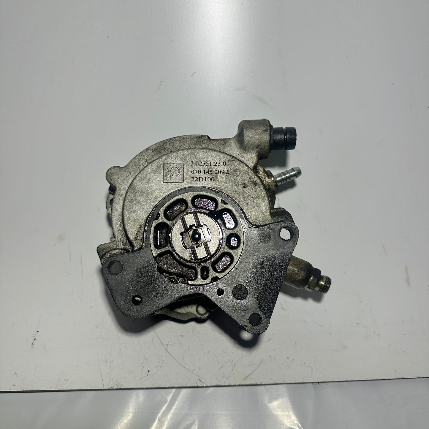 VW T5 Touareg Kraftstoffpumpe original 070145209J
