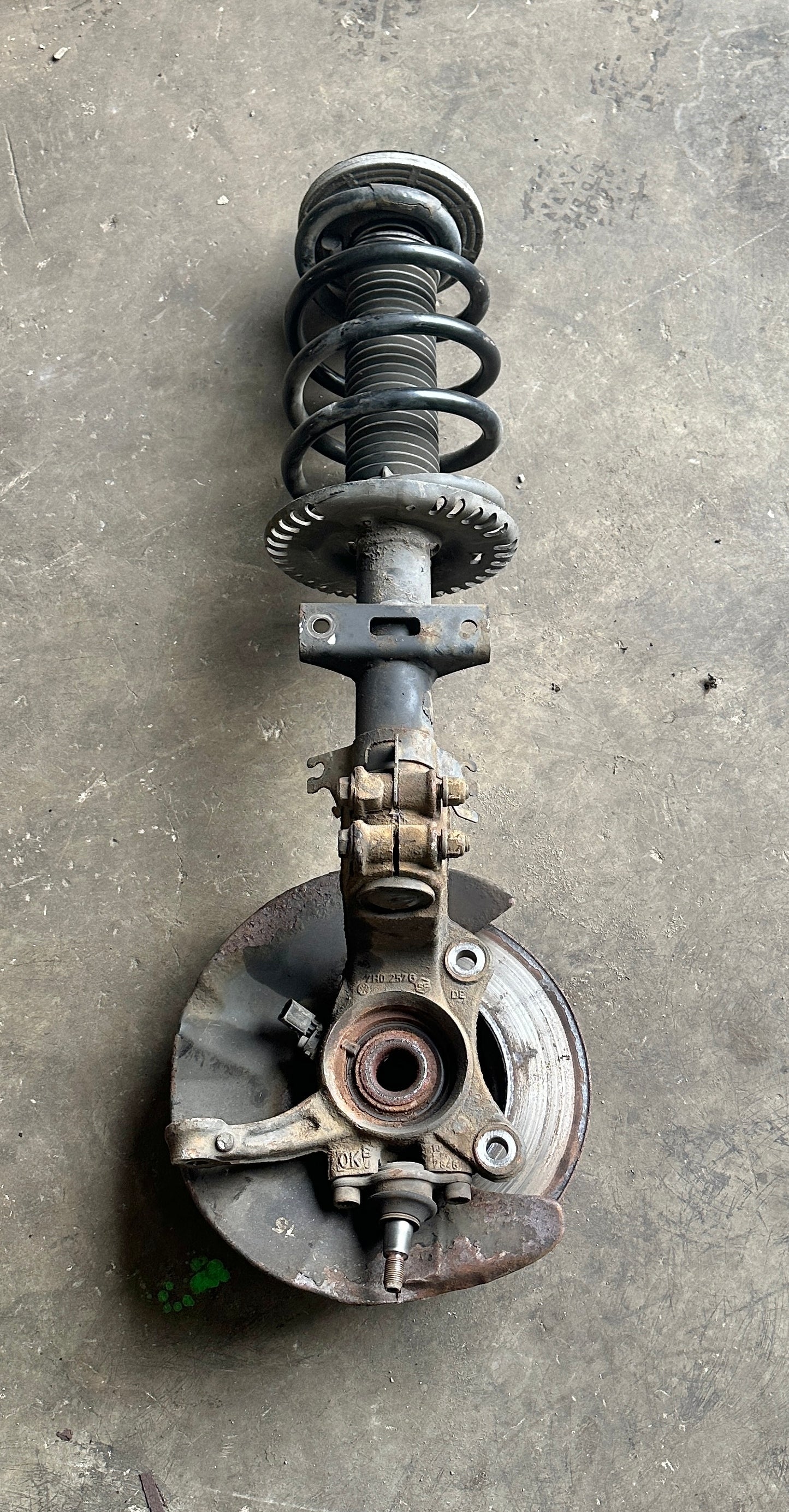 VW T5 T6 Federbein mit Achsschenkel vorne links original 7H0 413 031 G / 7H0407257G