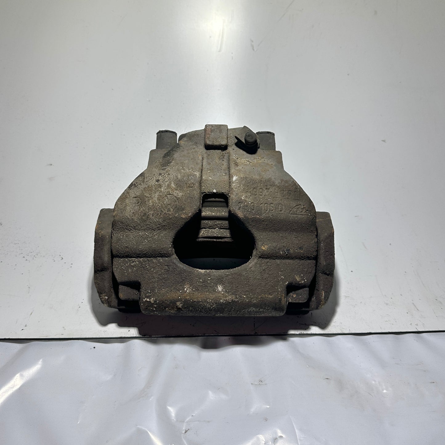 VW T5 Bremssattel vorne links original 7H0105D