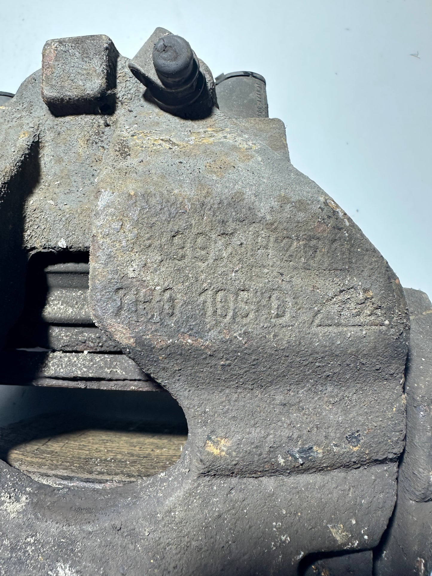 VW T5 Bremssattel vorne links original 7H0105D