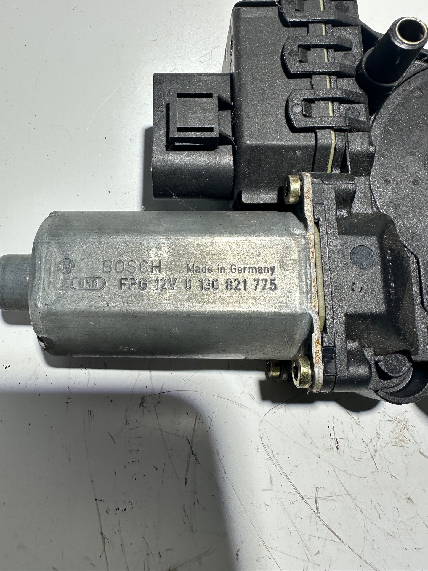 Audi A6 4B Fensterheber / Fensterhebermotor vorne links original 0130821775