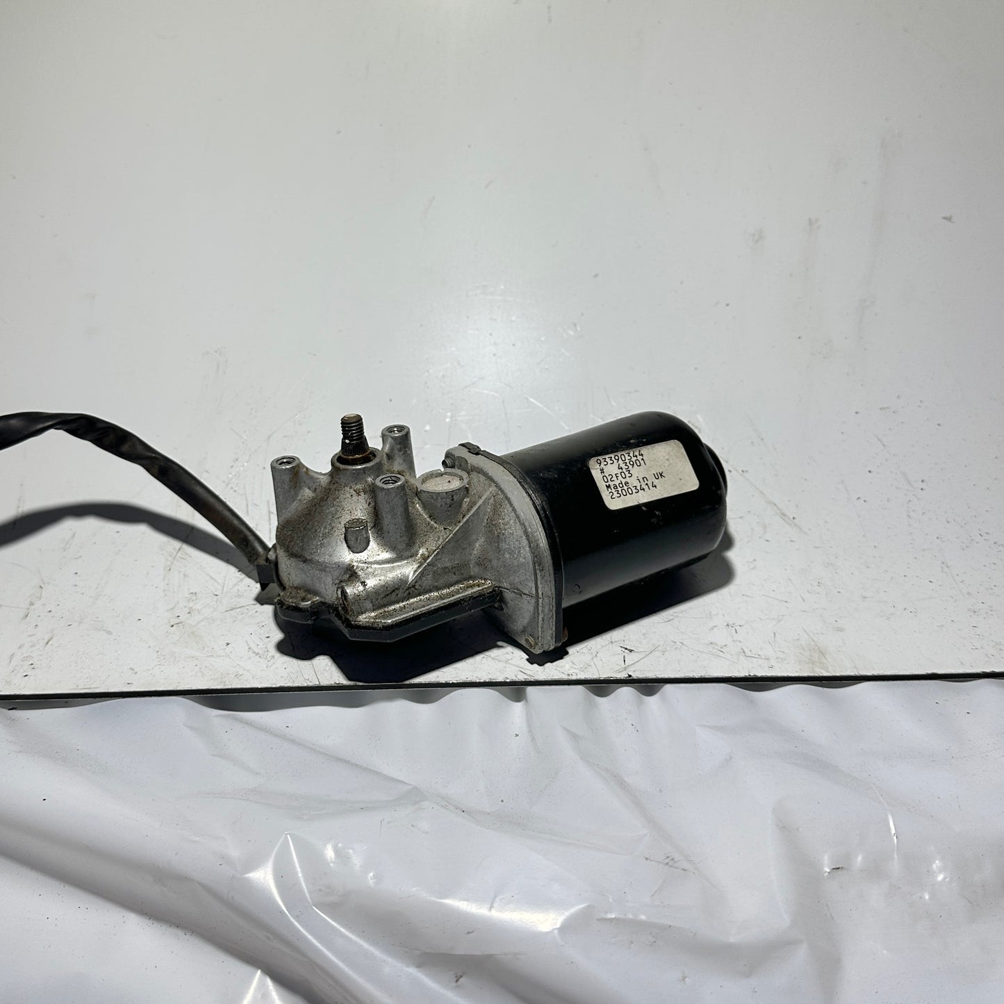 Opel Meriva A Wischermotor vorne original 93390344