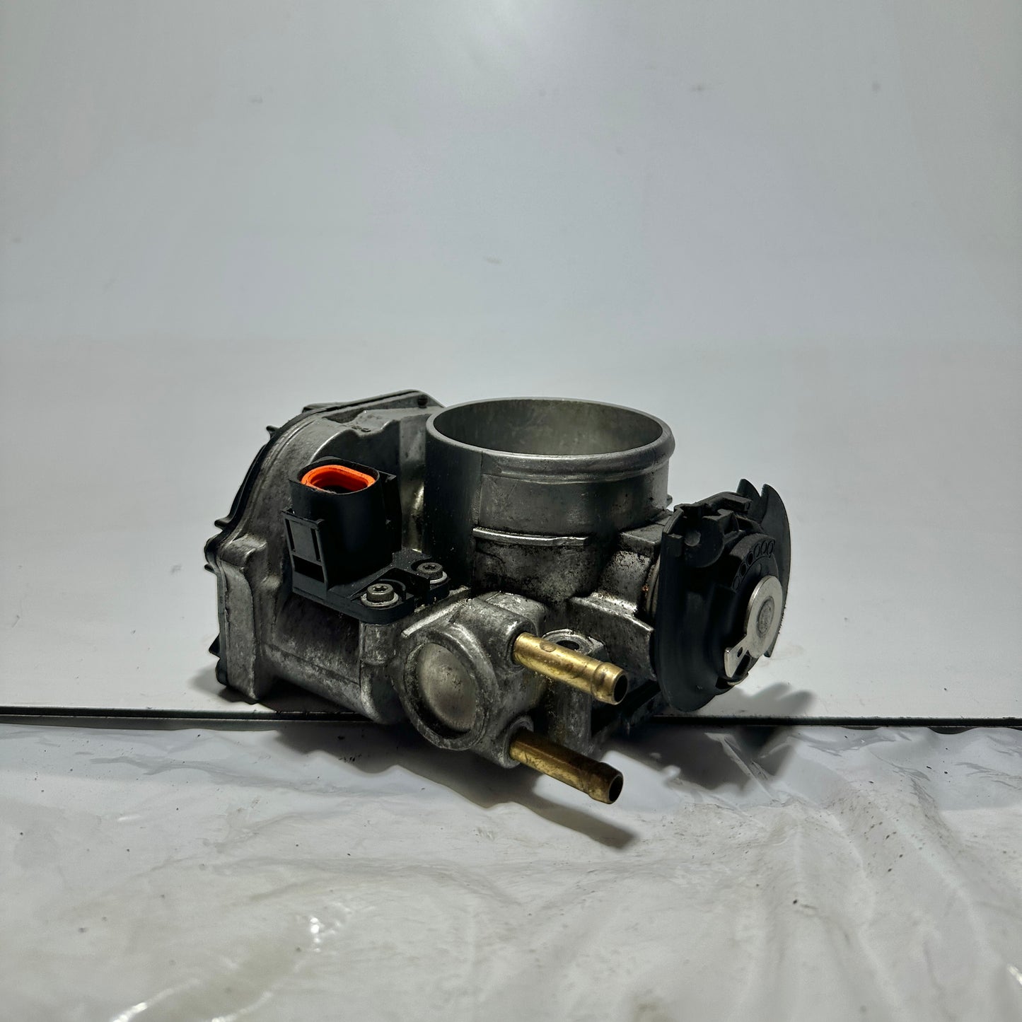 VW Drosselklappe 021133064A