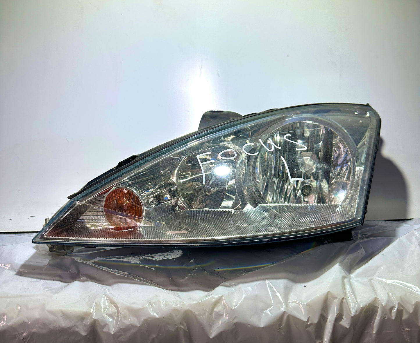 Ford Focus Scheinwerfer links 2M51 13W030 BD