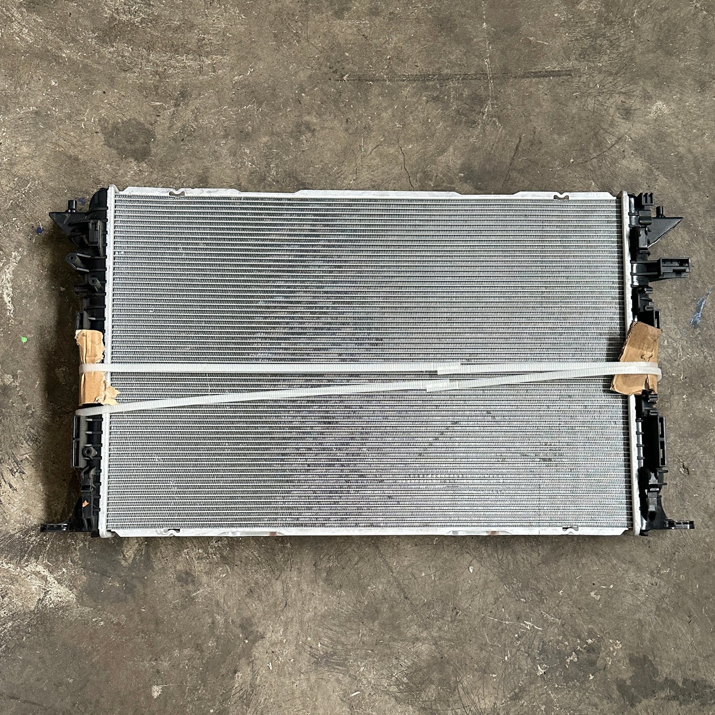 Cupra VW Audi A8 D4 Kühler Motorkühler 70823561 NEU!