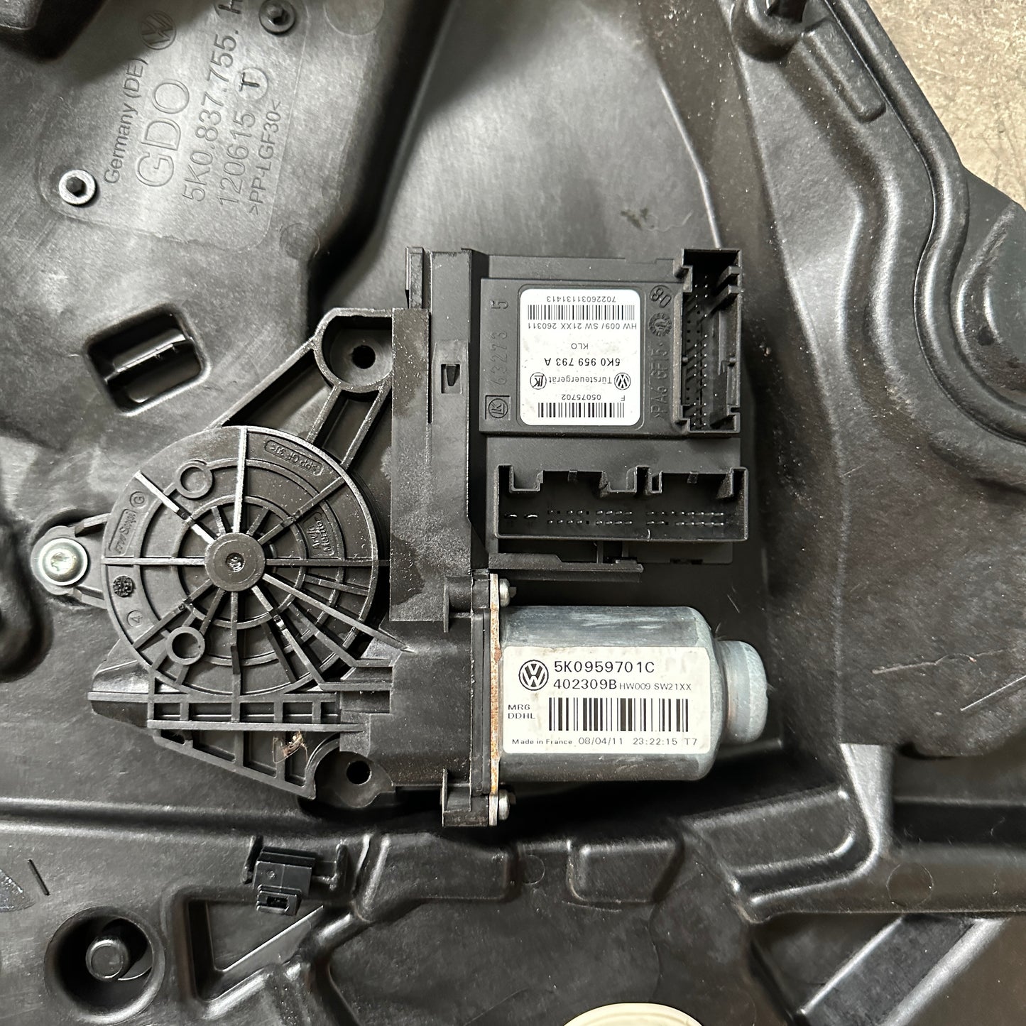 VW Fensterheber mit Motor und Lautsprecher vorne links 5K0 837 461 B