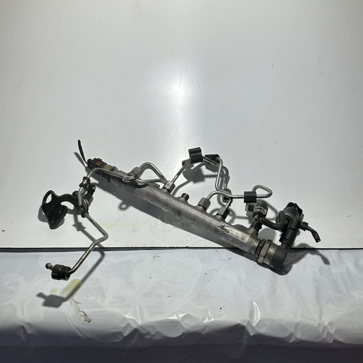 VW Tiguan BJ:2012 2.0TDI 81kW Kraftstoffverteiler 03L130089J