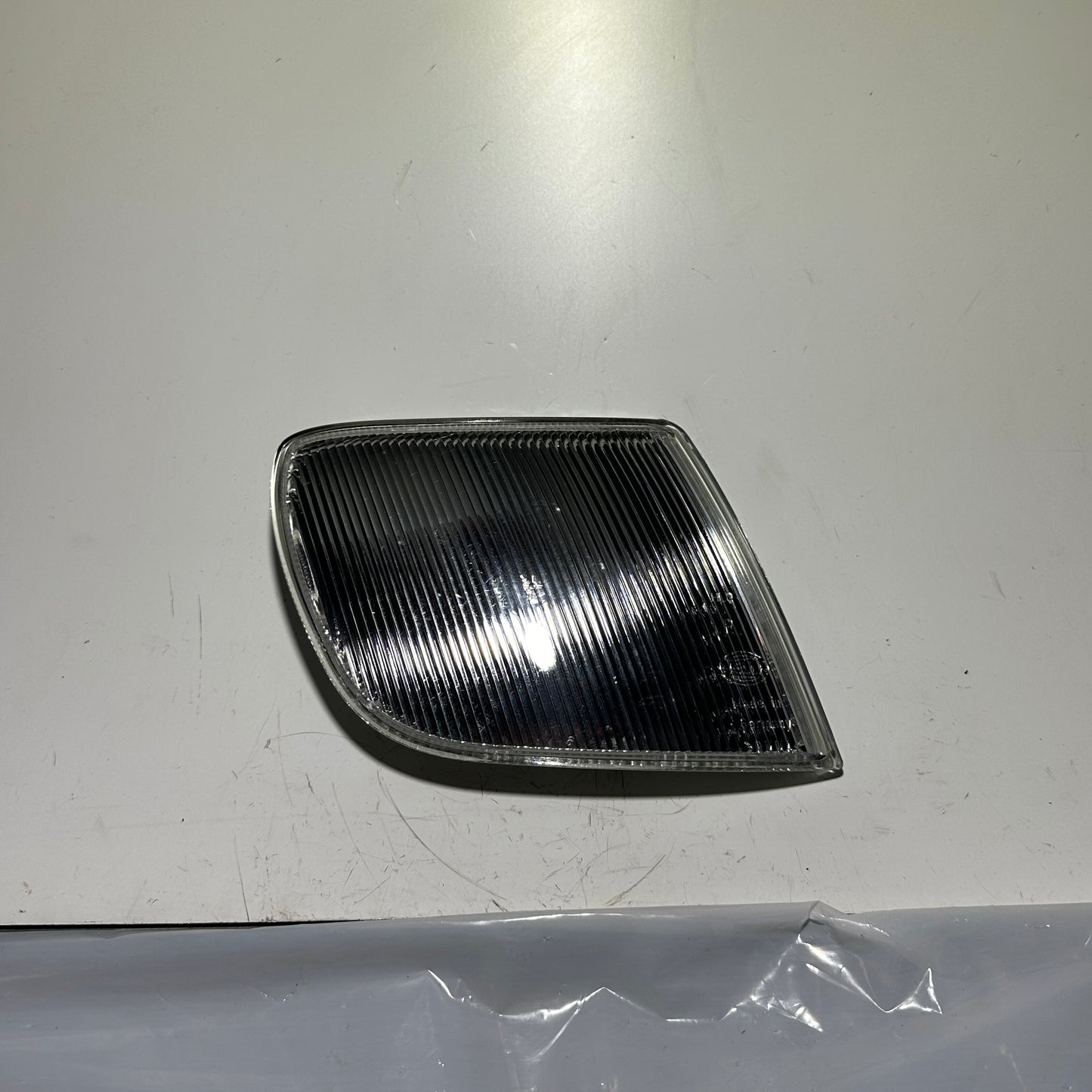 VW Passat B3/B4 Blende Hauptscheinwerfer rechts 3A0 941 068 NEUTEIL!