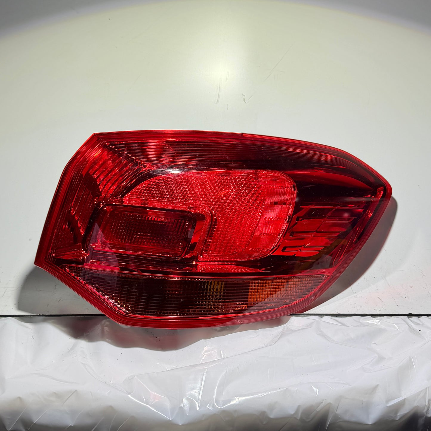 Opel Astra J Sports Tourer Rückeluchte rechts 13336327