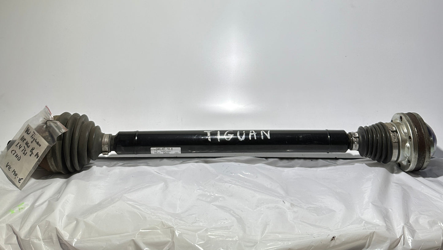 VW Audi Antriebswelle 5N0407766B