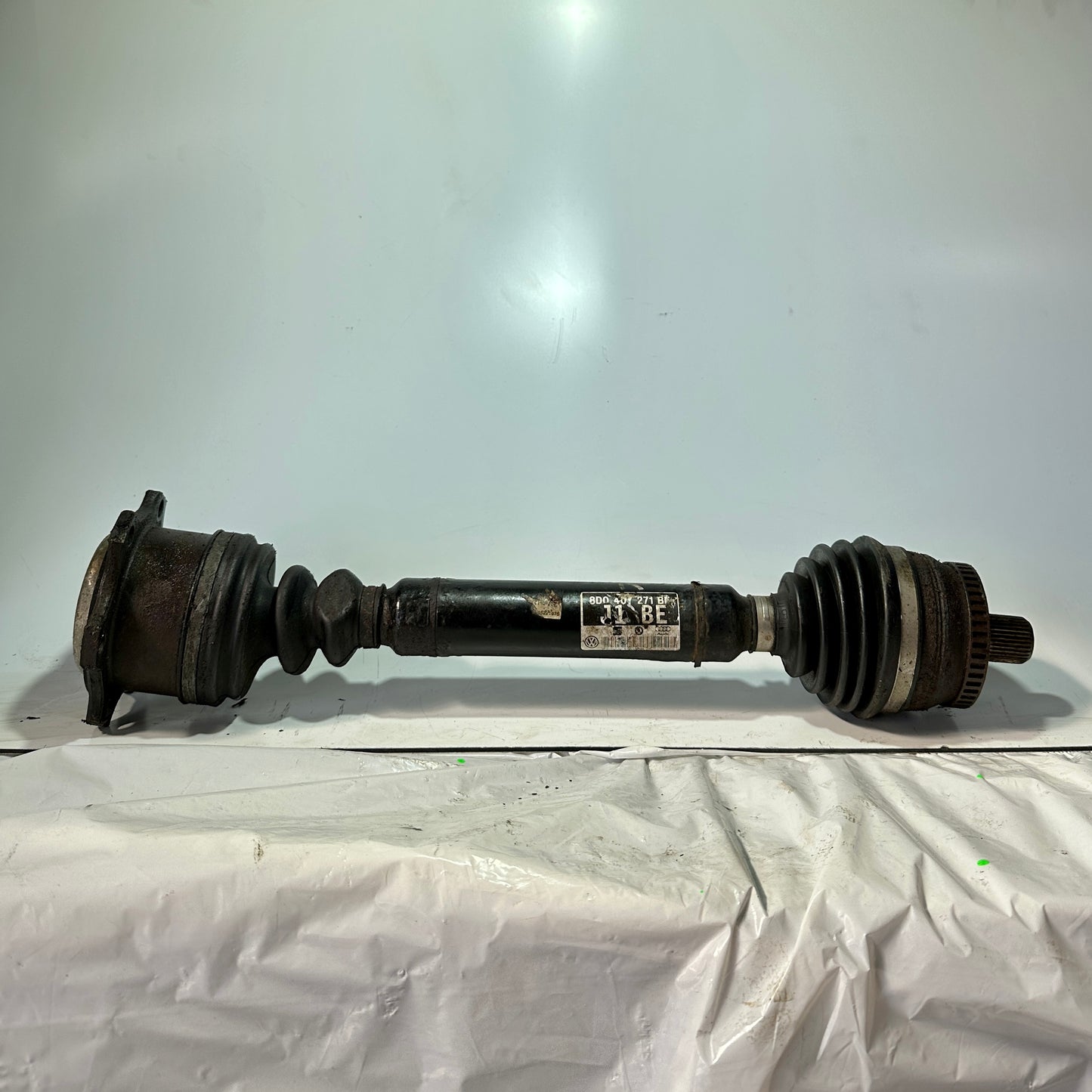 VW Audi Antriebswelle 8D0407271BF