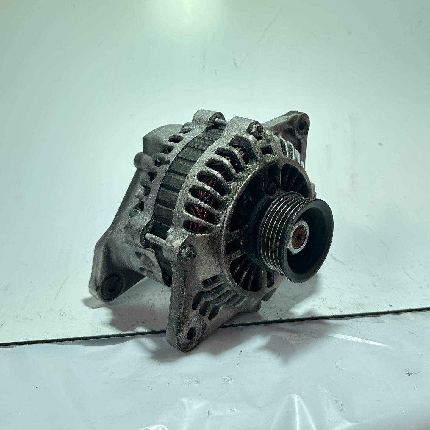 Subaru Impreza Forester Generator original J5117020