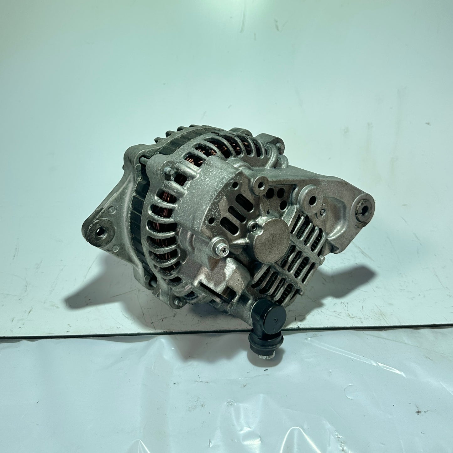 Subaru Impreza Forester Generator original J5117020