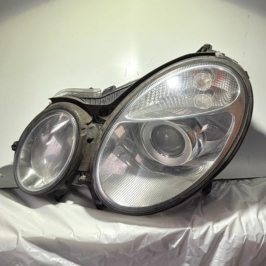 Mercedes Benz E-Klasse Scheinwerfer Bi-Xenon mit Xenon-Steuergerät links W211 A2118202161
