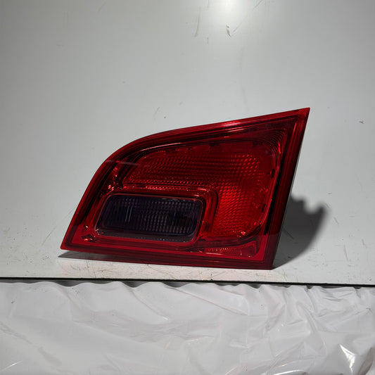 Opel Astra J Sports Tourer Heckleuchte rechts 13282247
