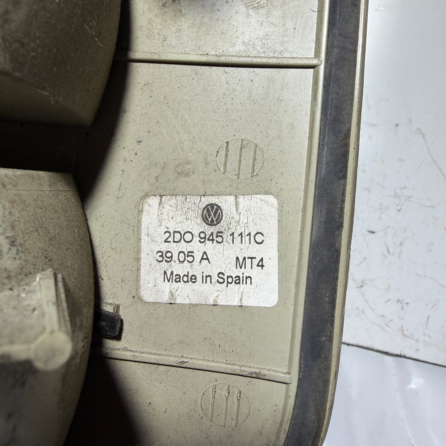 VW LT Rückleuchte links 2D0945112C