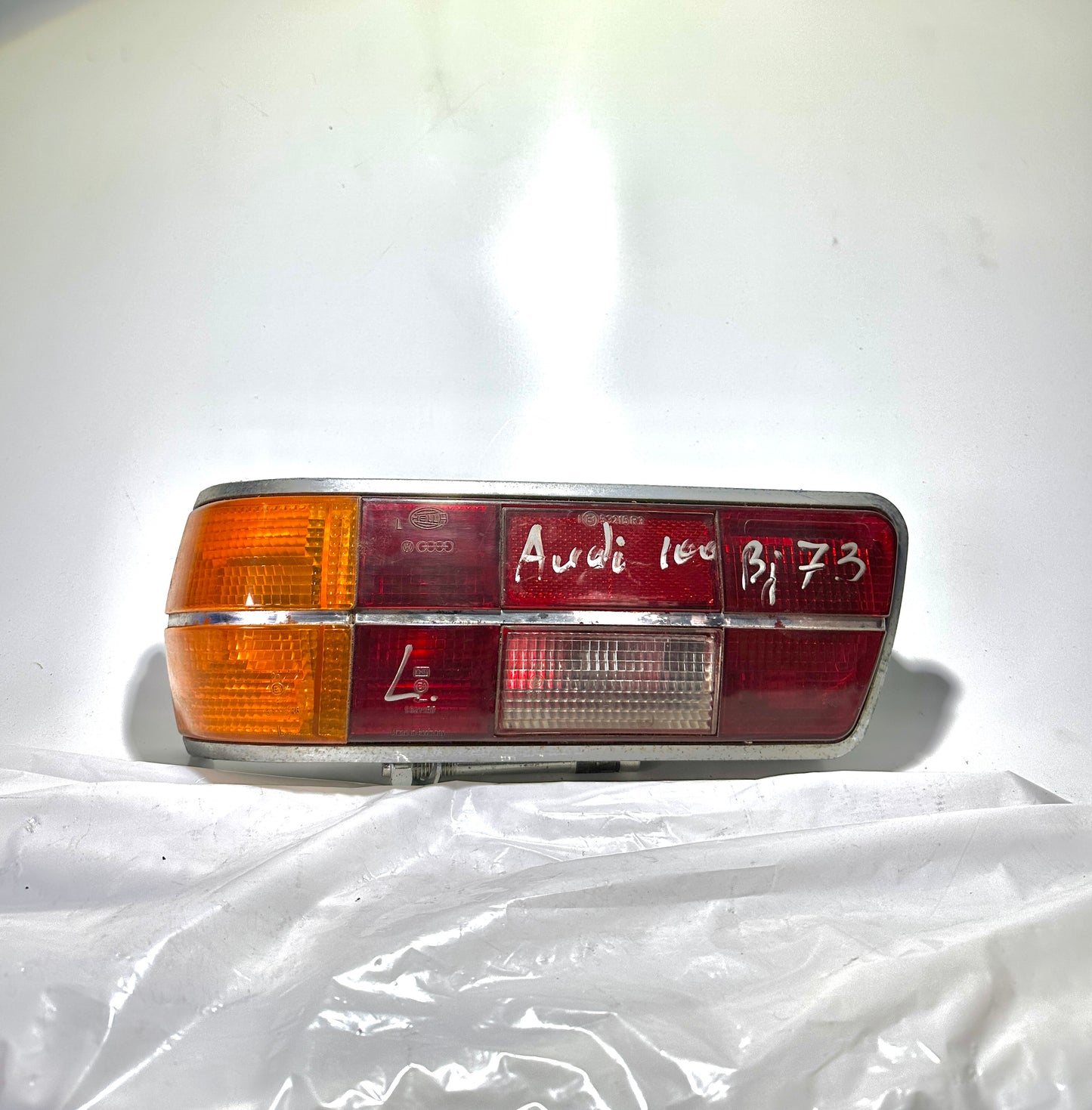Audi 100 Rückleuchte links Original 53215R3
